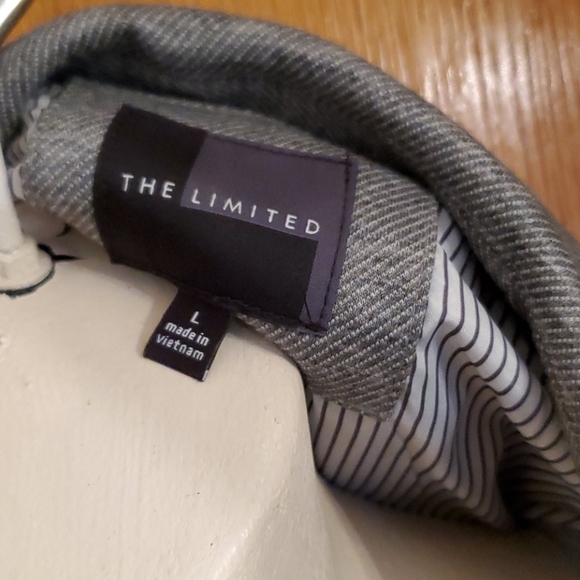 Suit - Picture 3 of 4